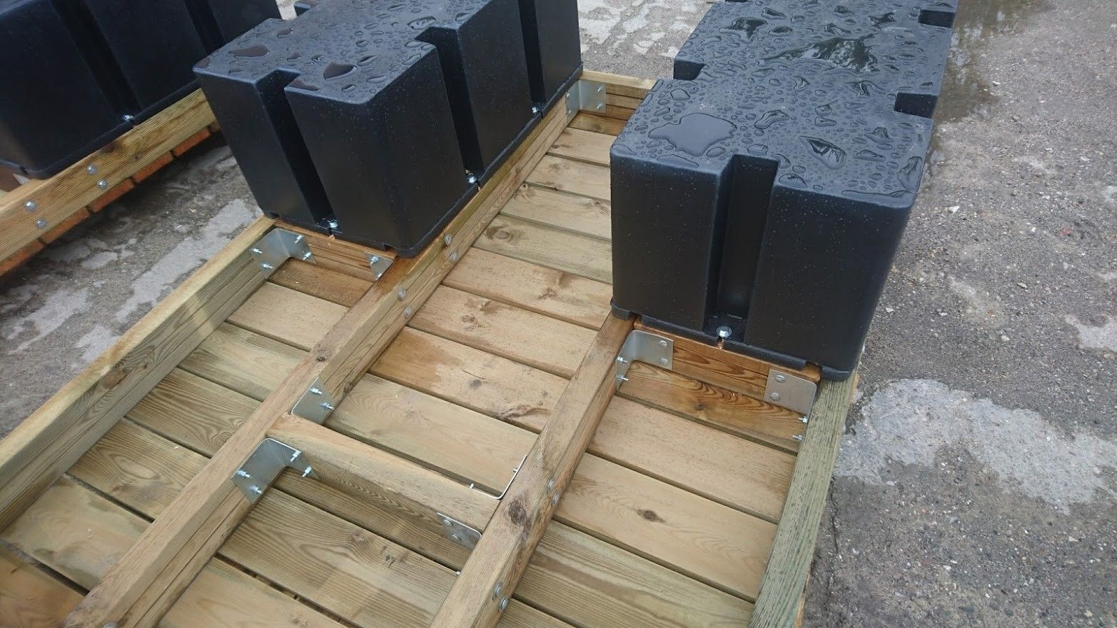 Platform float (green)