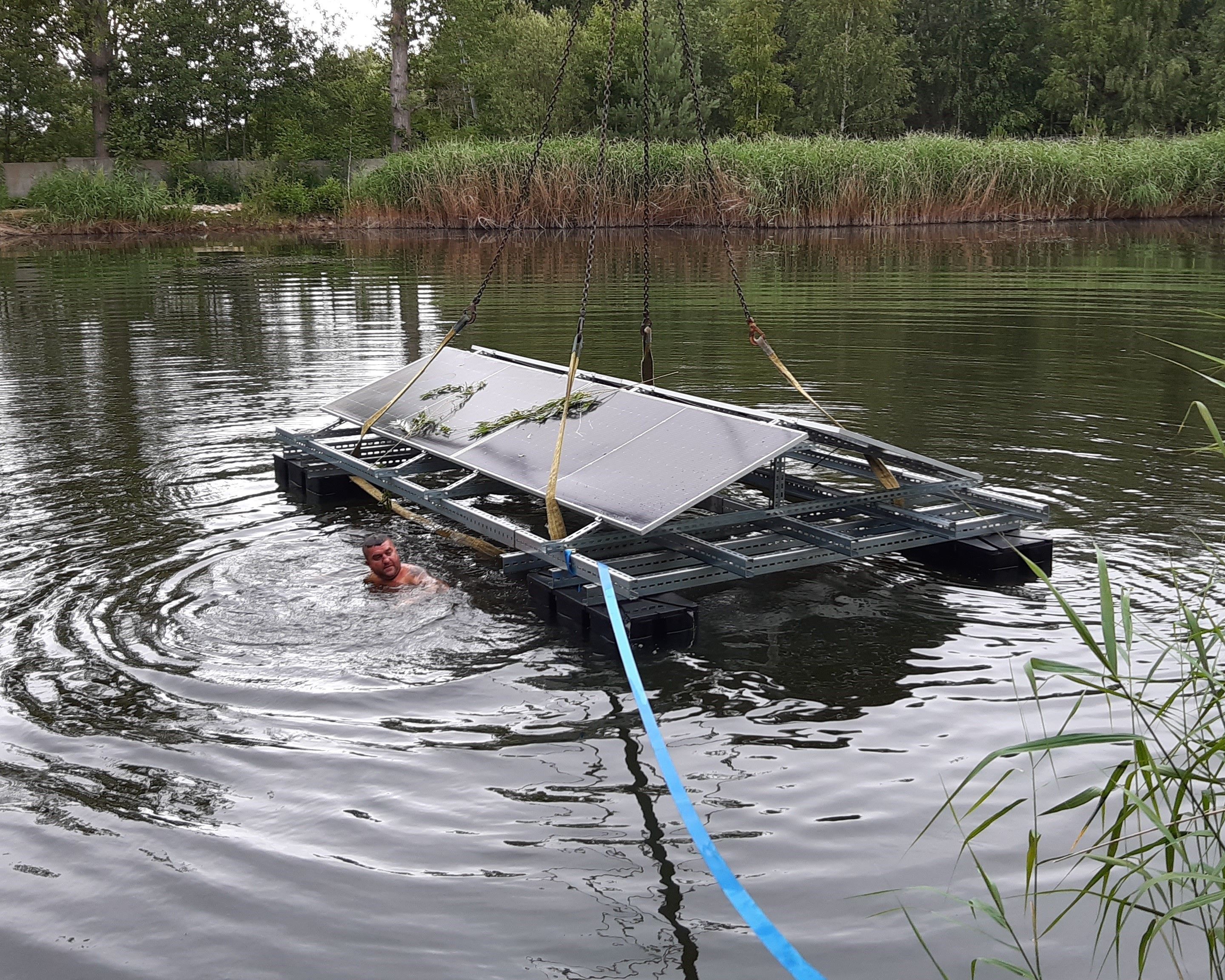 Plavák pre fotovoltaické panely 100 cm X 50 cm X 42 cm